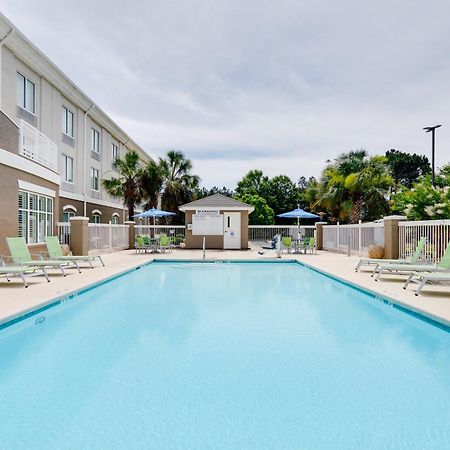 Holiday Inn Express Hotel & Suites Dublin By Ihg Екстериор снимка