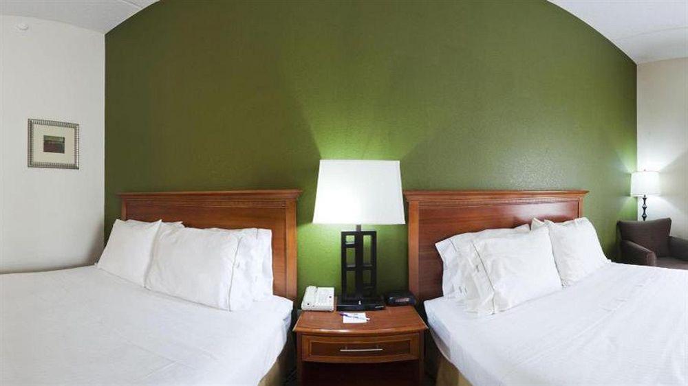 Holiday Inn Express Hotel & Suites Dublin By Ihg Екстериор снимка