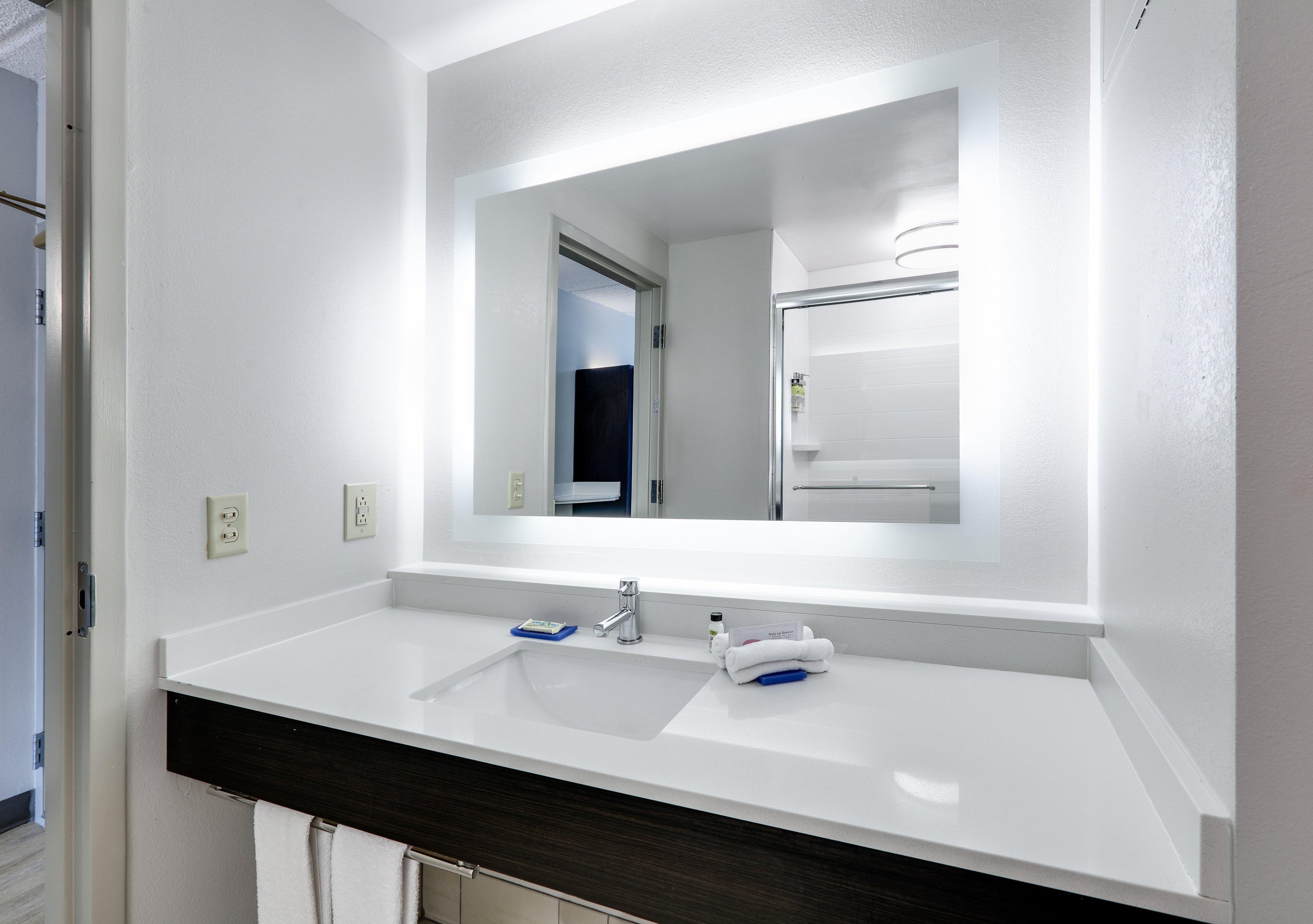 Holiday Inn Express Hotel & Suites Dublin By Ihg Екстериор снимка