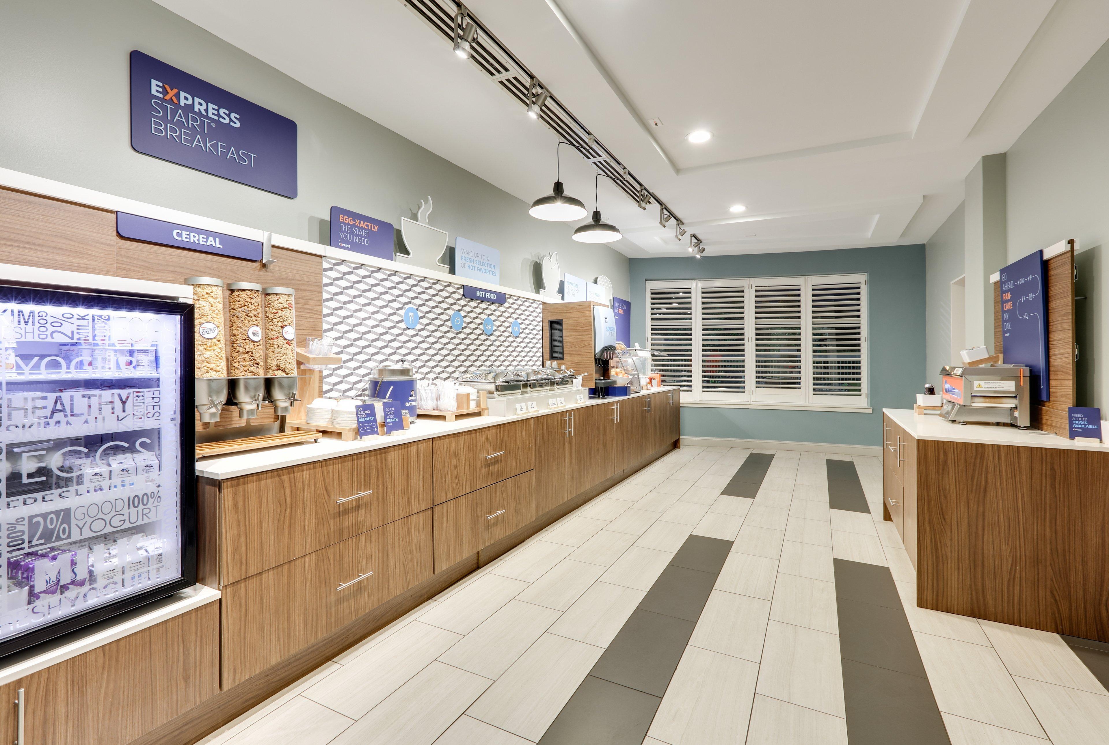 Holiday Inn Express Hotel & Suites Dublin By Ihg Екстериор снимка