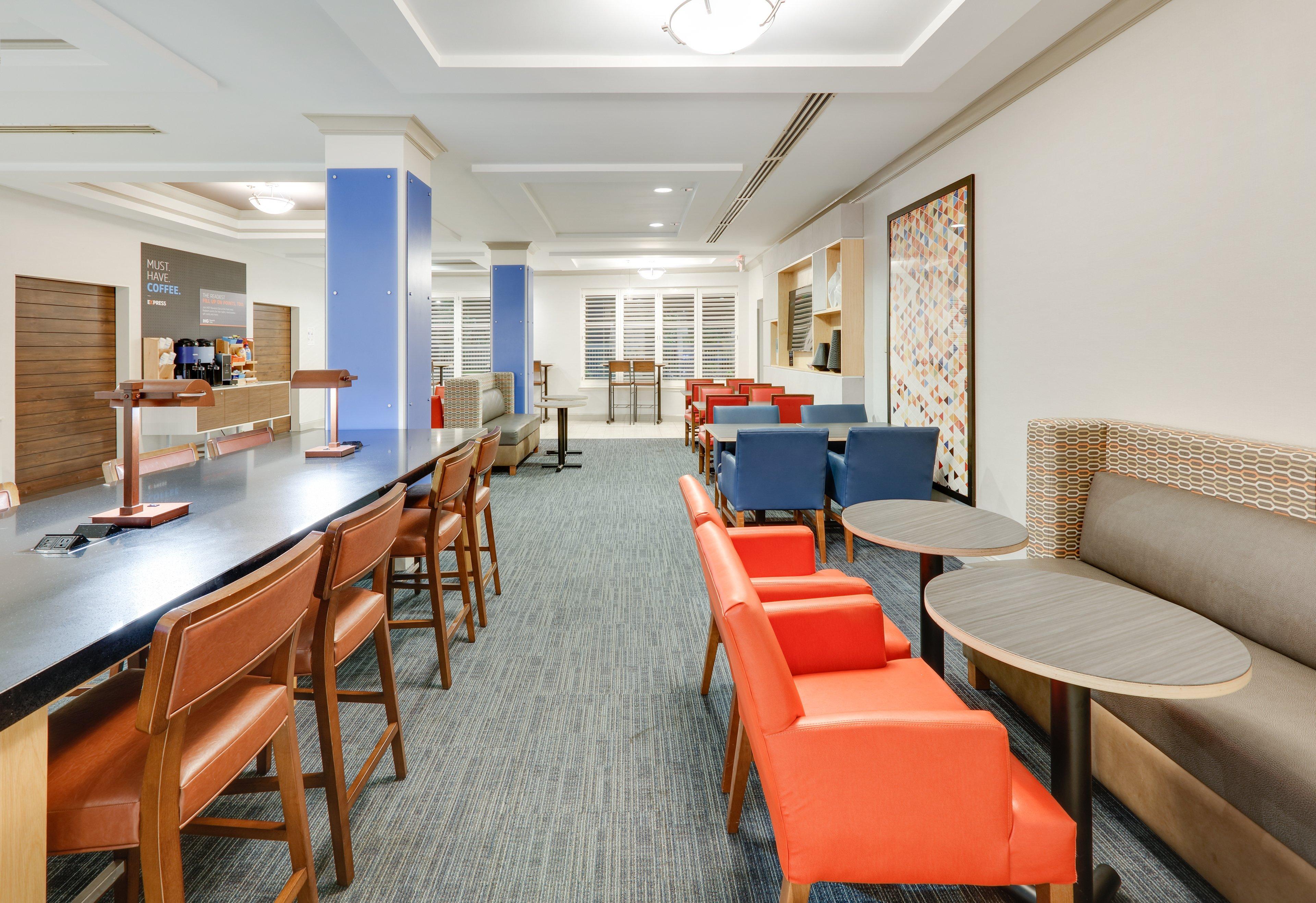 Holiday Inn Express Hotel & Suites Dublin By Ihg Екстериор снимка