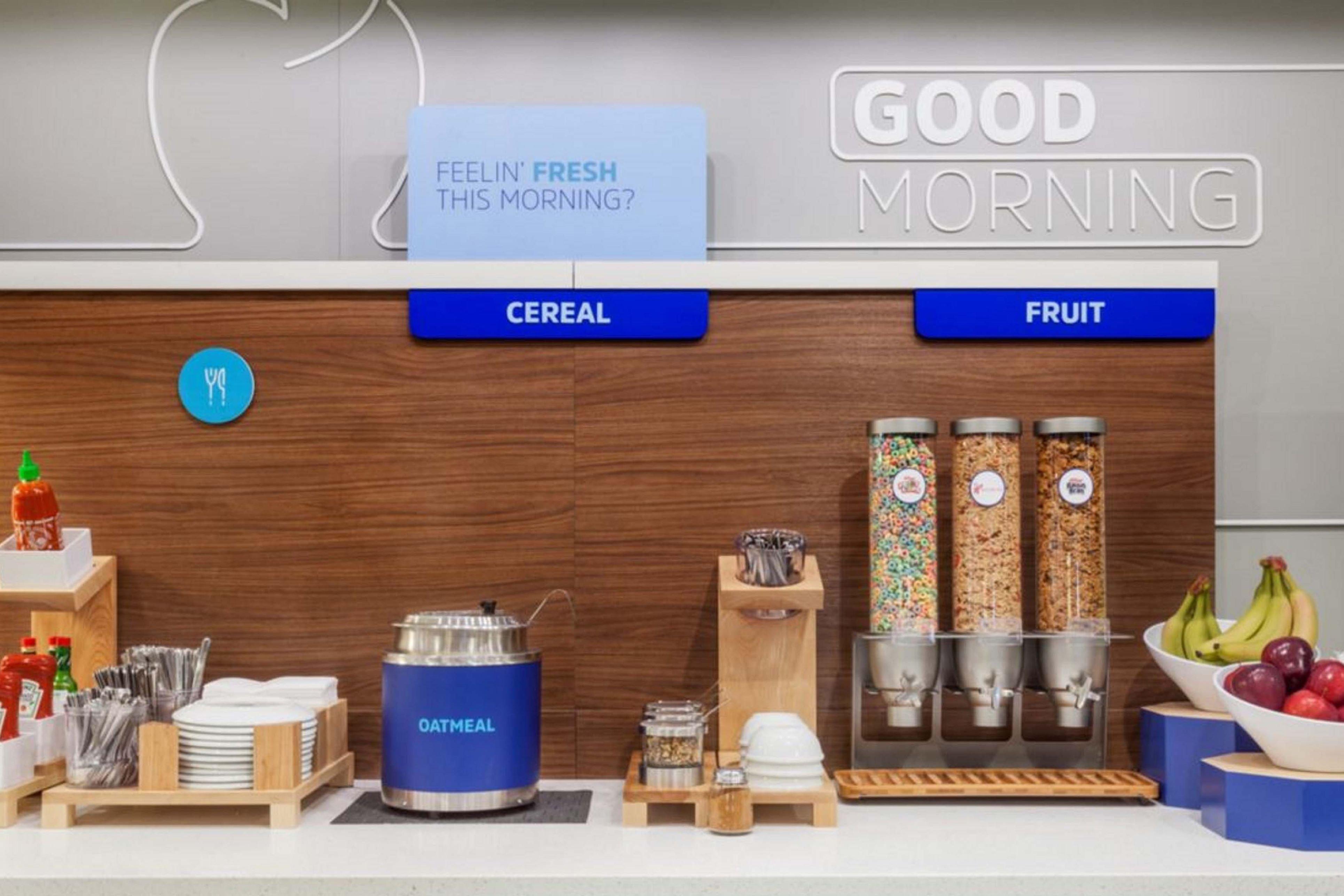 Holiday Inn Express Hotel & Suites Dublin By Ihg Екстериор снимка