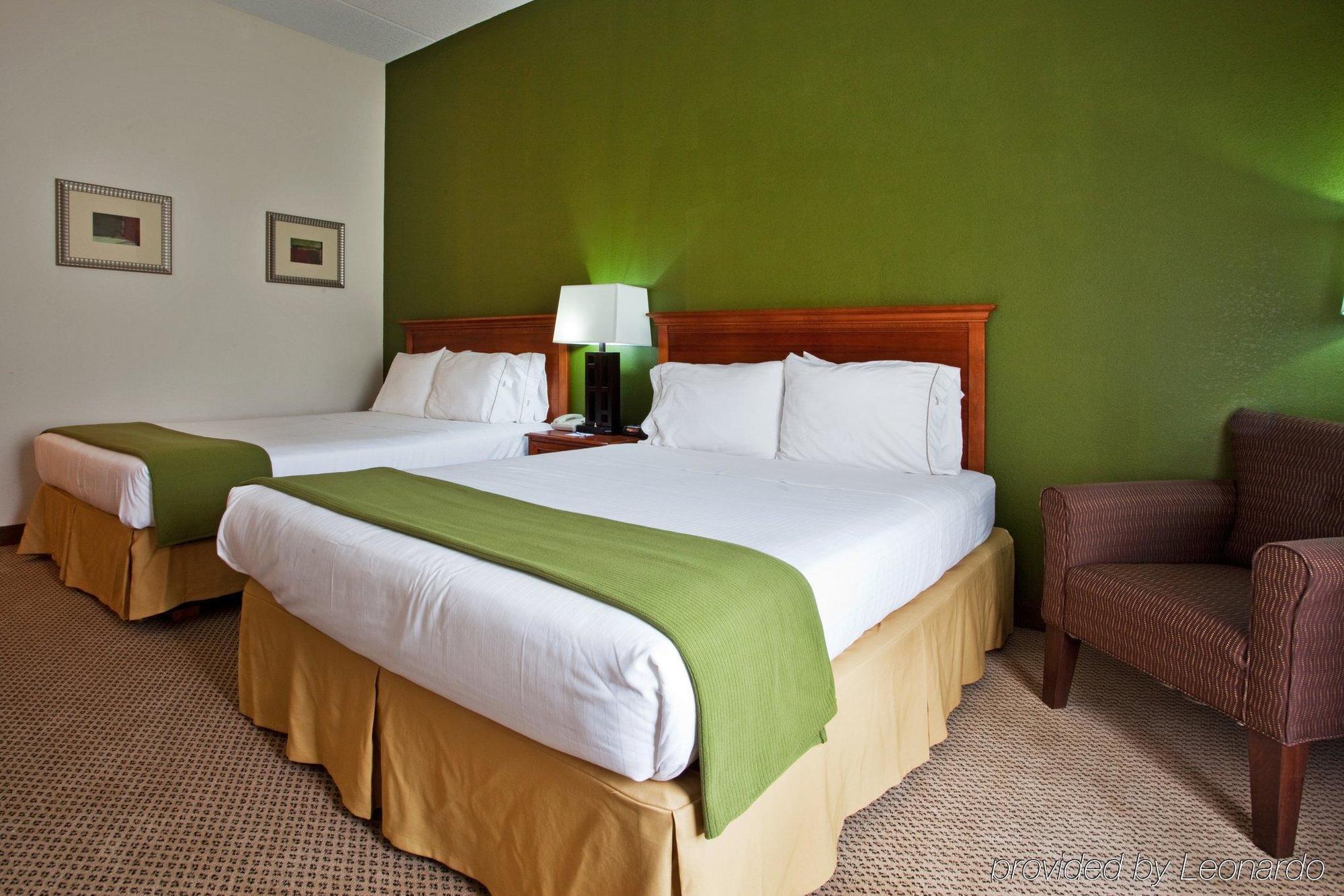 Holiday Inn Express Hotel & Suites Dublin By Ihg Стая снимка