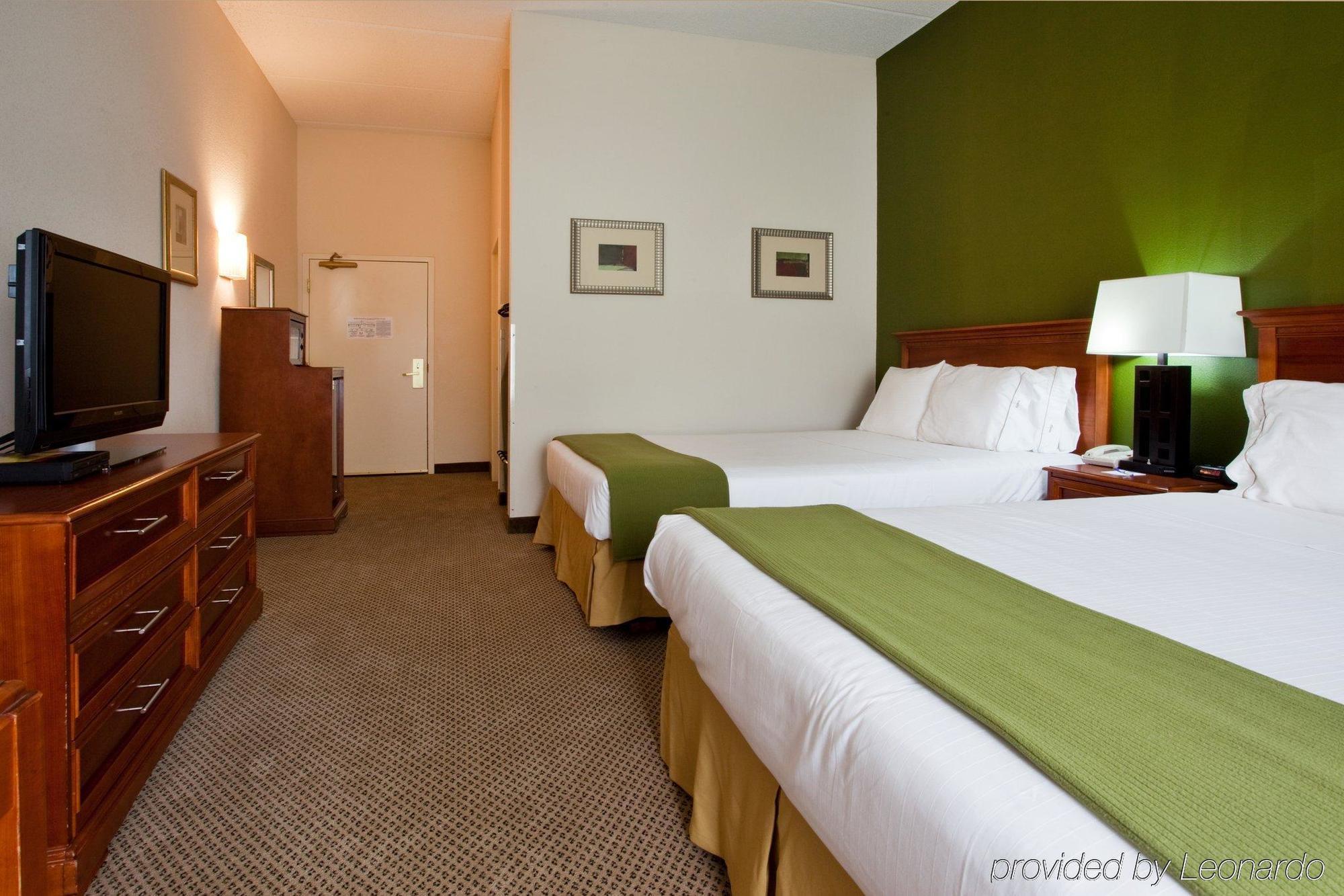 Holiday Inn Express Hotel & Suites Dublin By Ihg Стая снимка