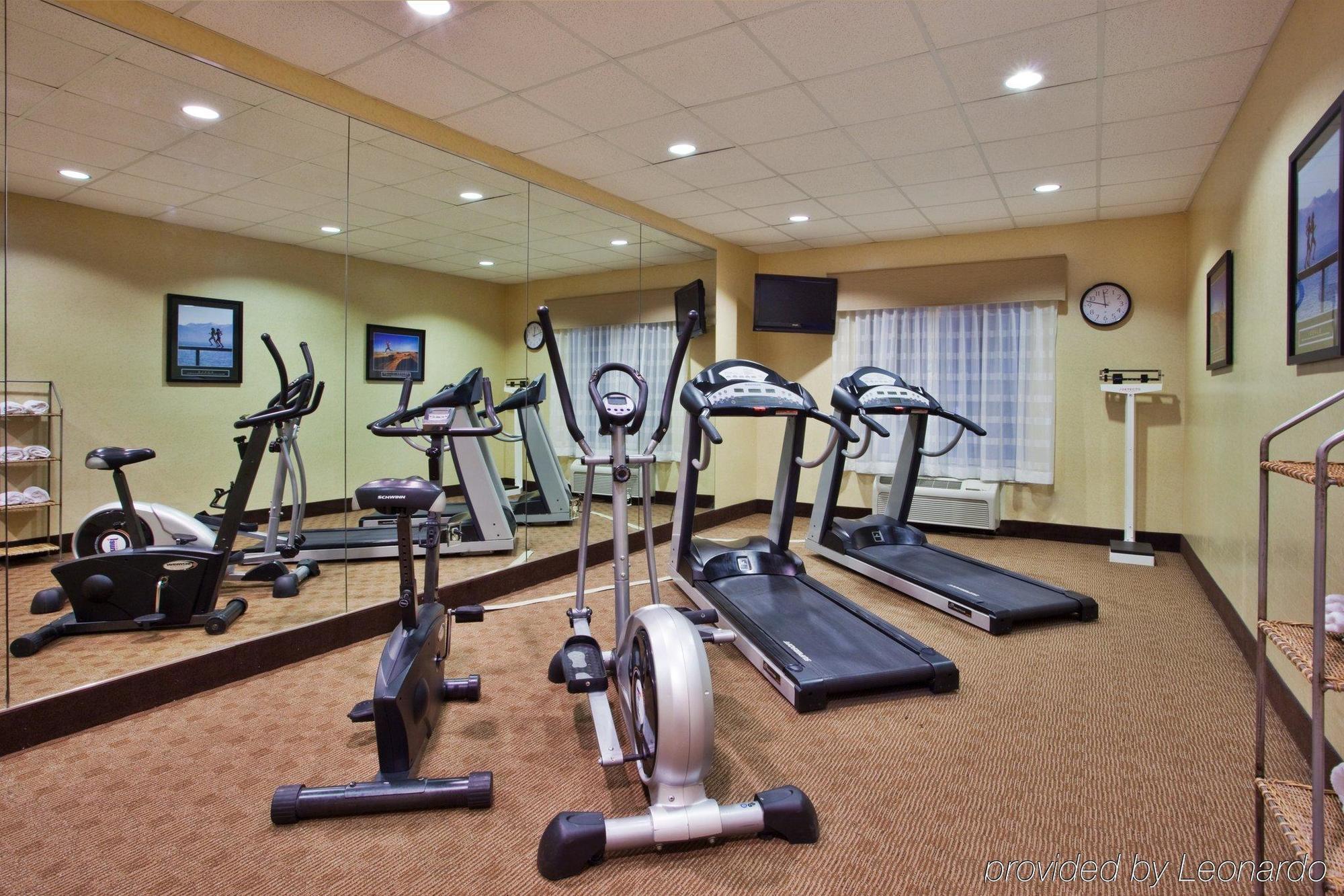 Holiday Inn Express Hotel & Suites Dublin By Ihg Екстериор снимка