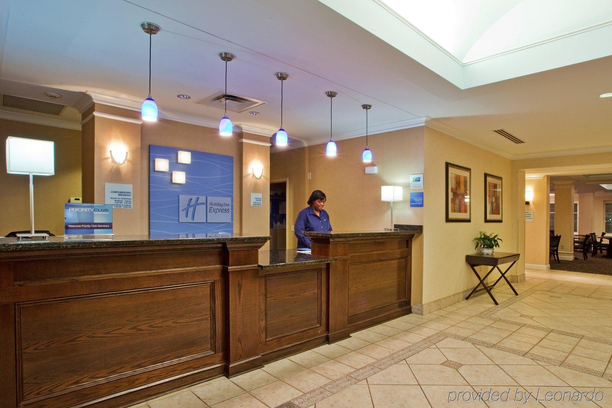 Holiday Inn Express Hotel & Suites Dublin By Ihg Екстериор снимка
