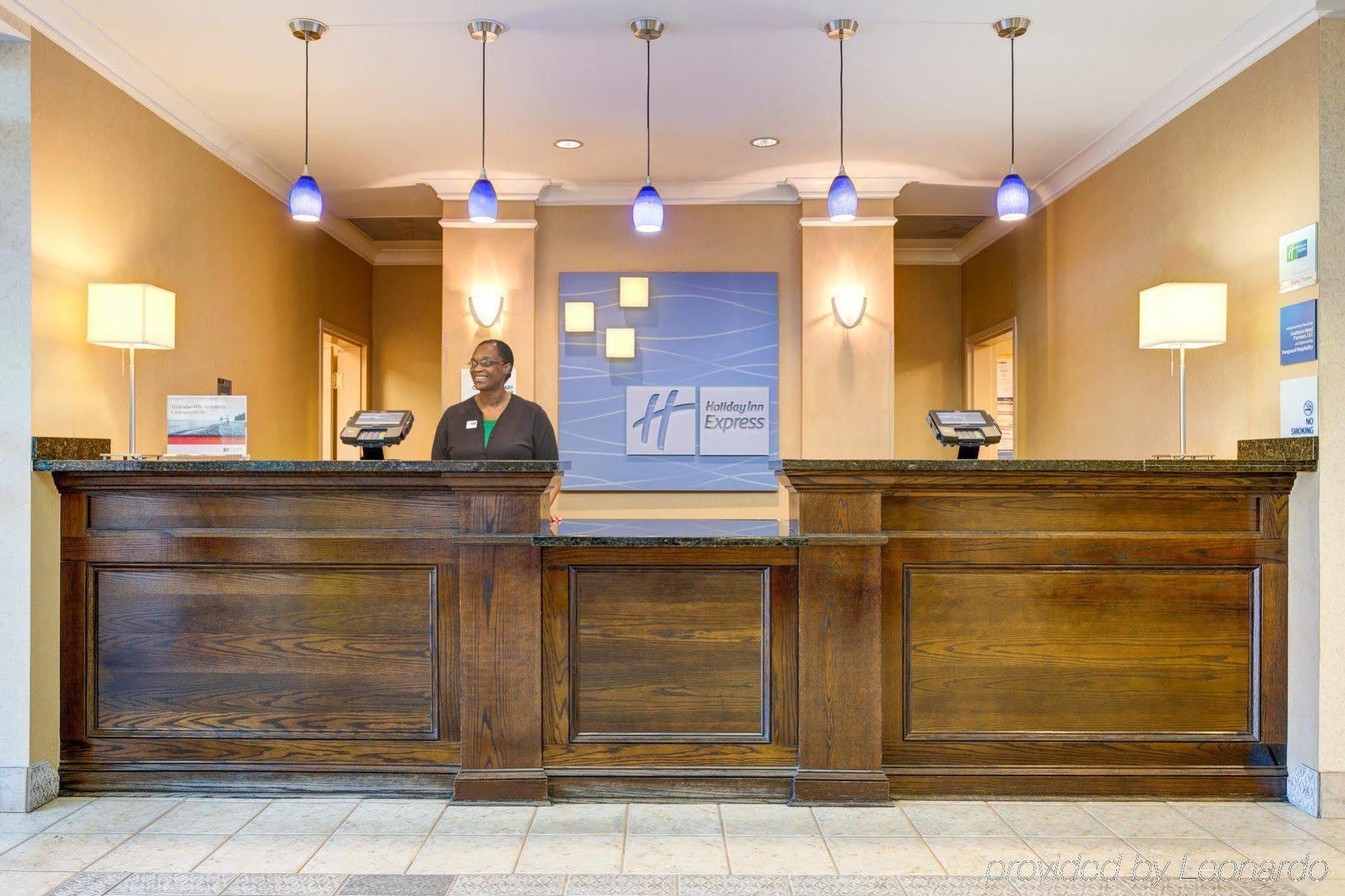 Holiday Inn Express Hotel & Suites Dublin By Ihg Екстериор снимка