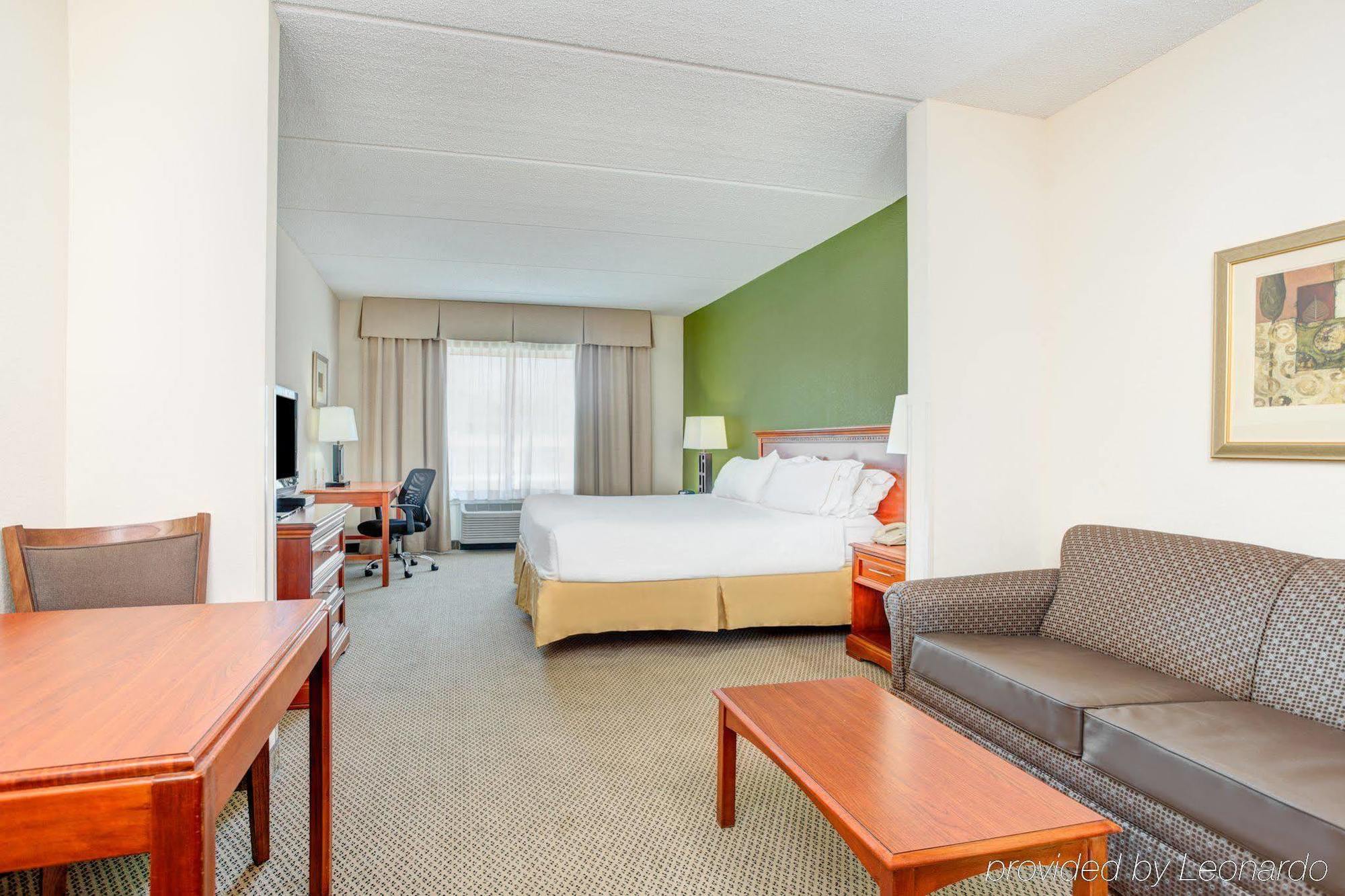 Holiday Inn Express Hotel & Suites Dublin By Ihg Екстериор снимка