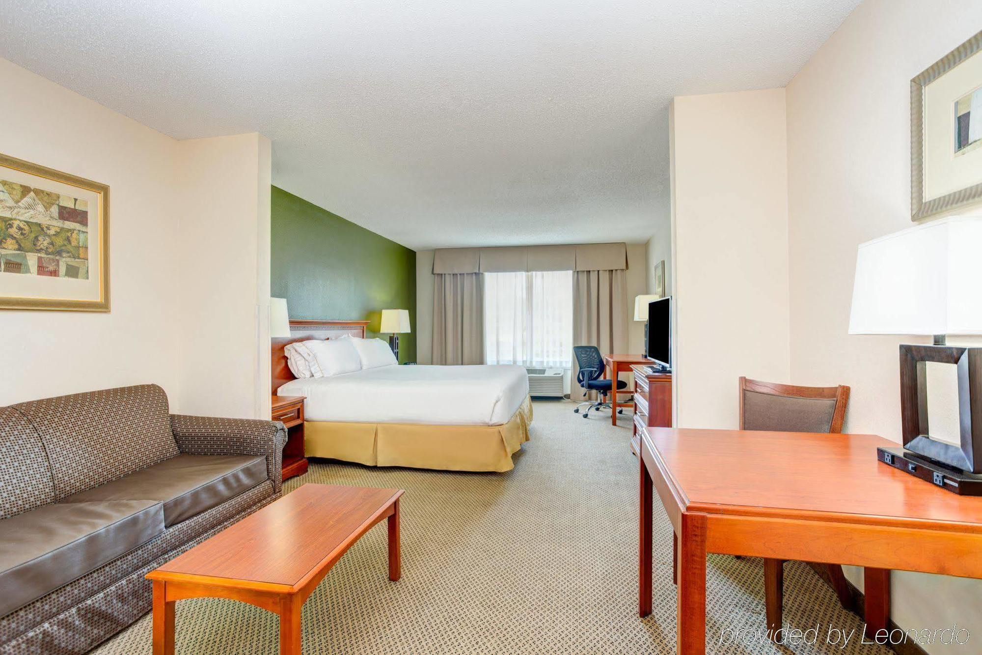 Holiday Inn Express Hotel & Suites Dublin By Ihg Екстериор снимка