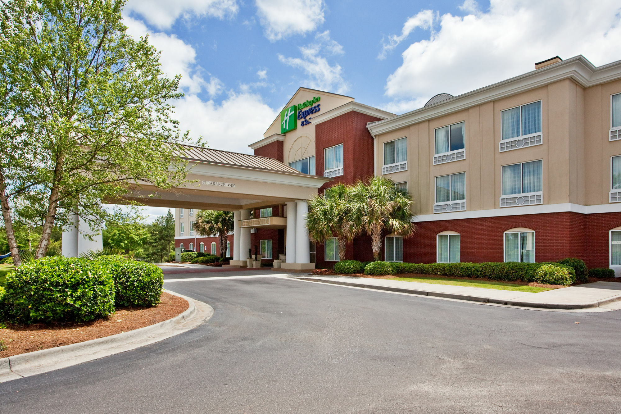 Holiday Inn Express Hotel & Suites Dublin By Ihg Екстериор снимка