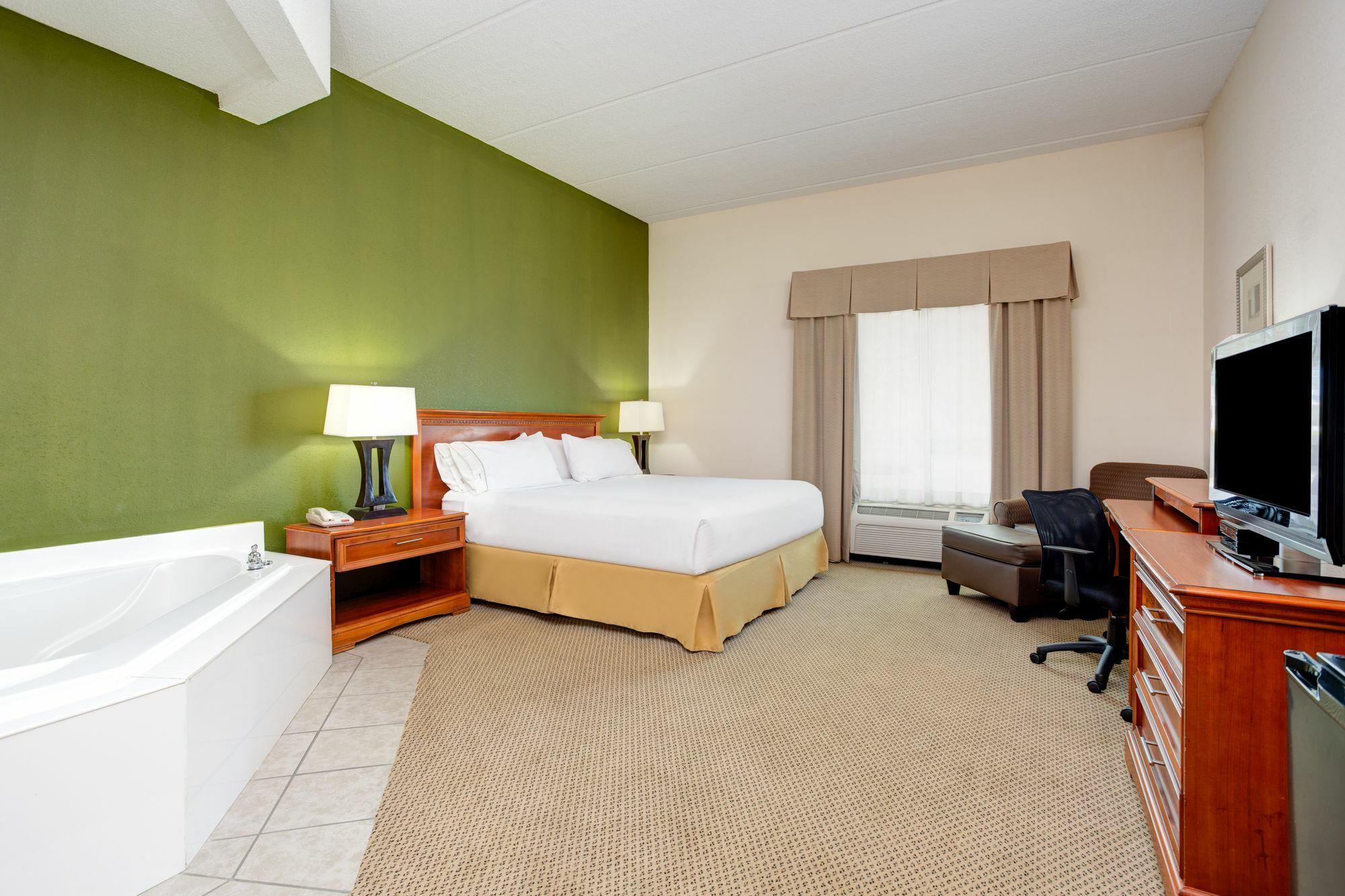 Holiday Inn Express Hotel & Suites Dublin By Ihg Екстериор снимка